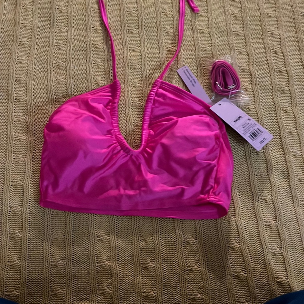 WILDFABLE BRAND NEW BIKINI TOP SIZE XXS.